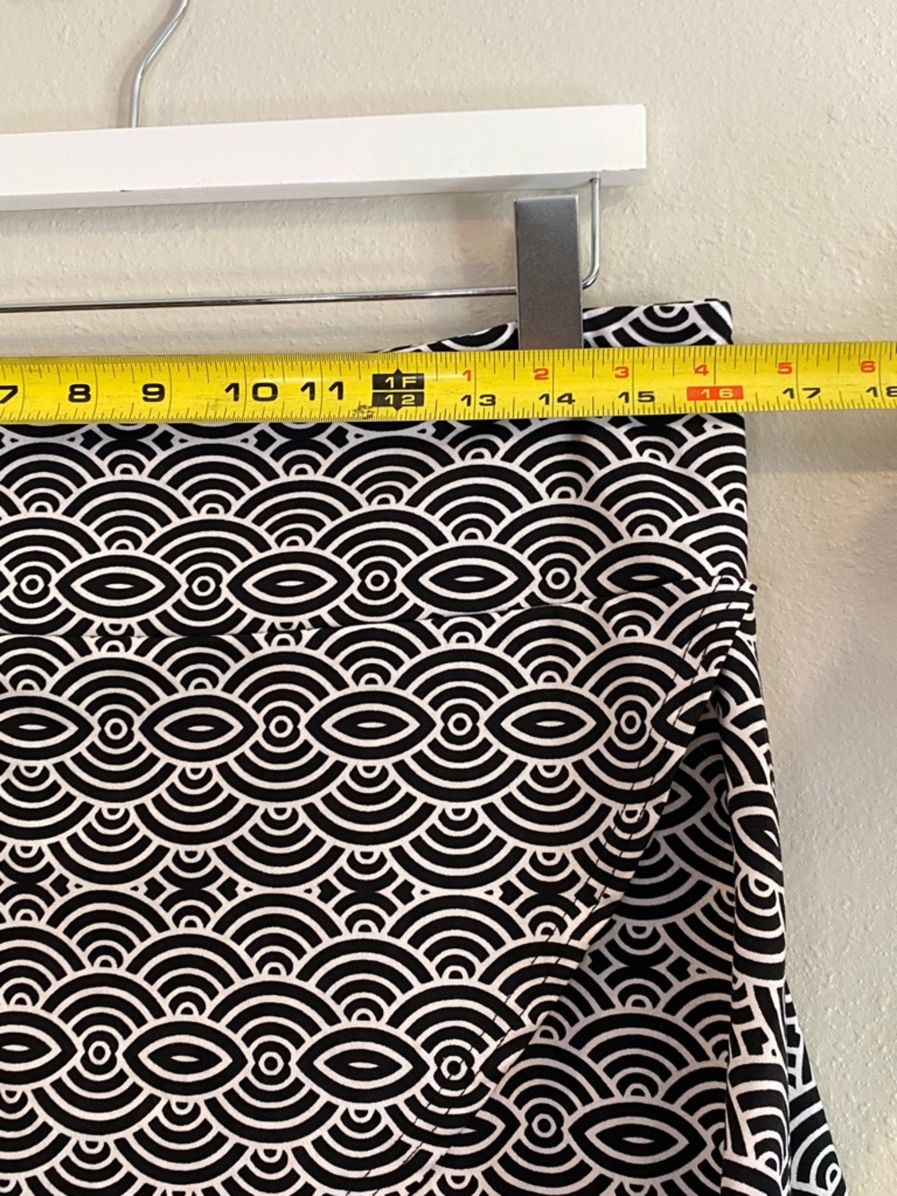 Soybu Sport Skirt Sz Large Black & White Geometric Scallop Print Athletic Sporty - Picture 3 of 8